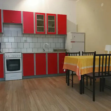 Regina Apartment *